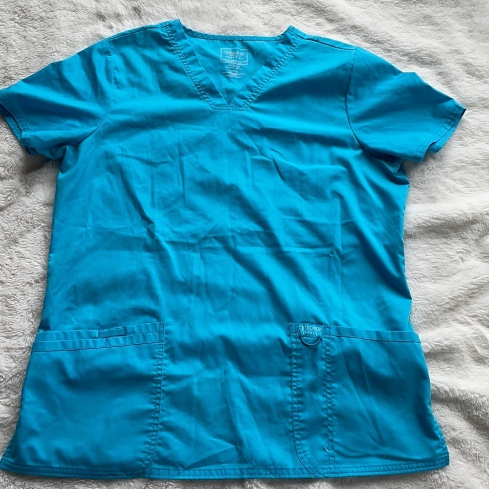 Cherokee Scrub Top‎